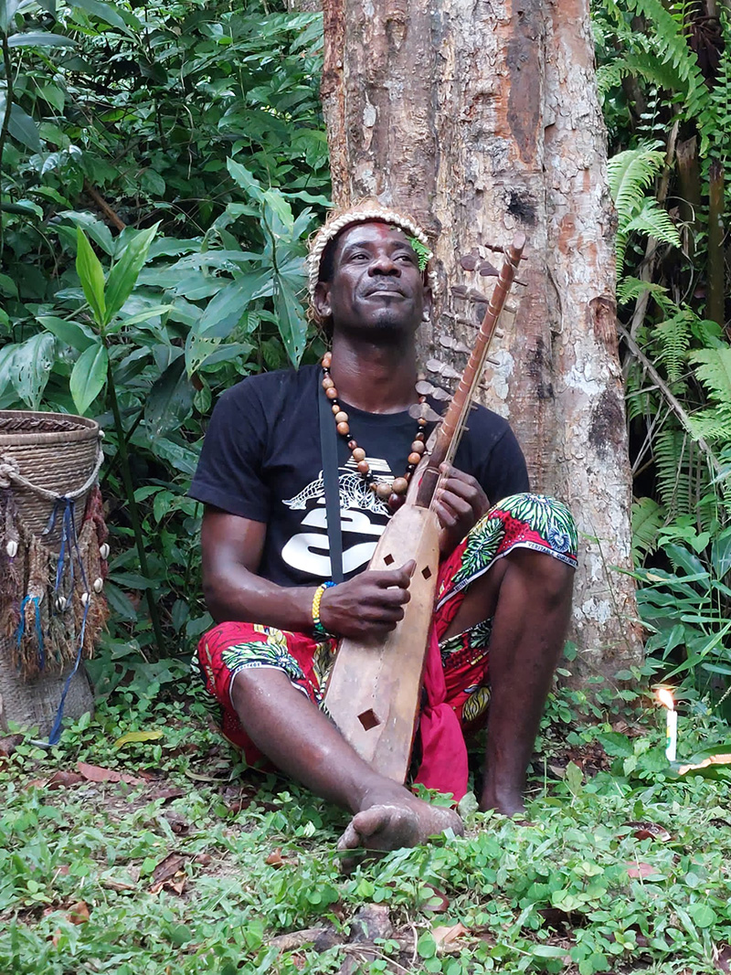 Bwiti Bokaye playing Ngombi